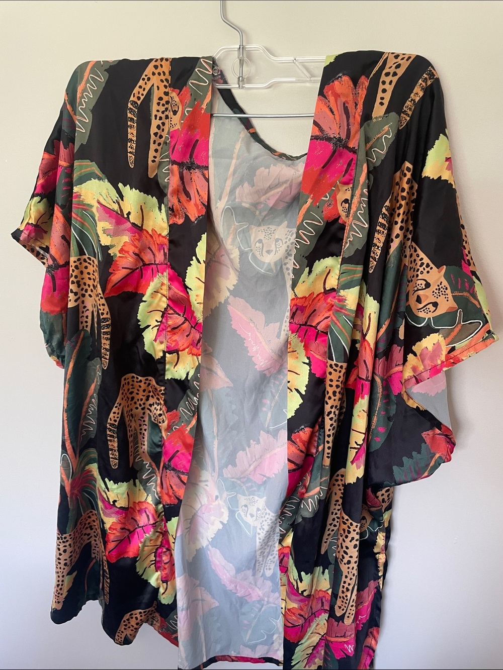 Silky and colorful top hand made